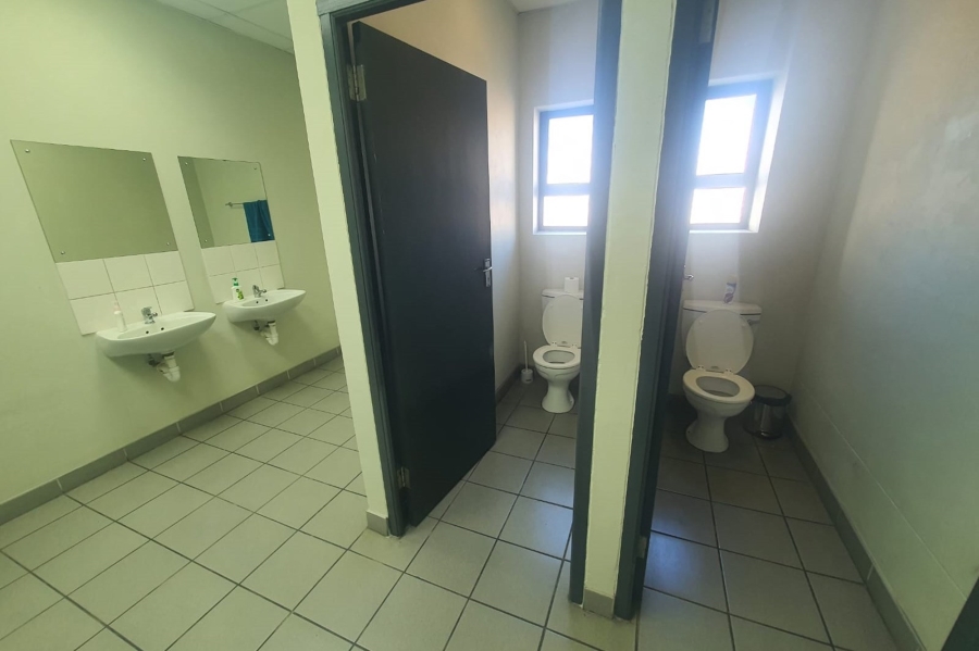 To Let commercial Property for Rent in Sidwell Eastern Cape